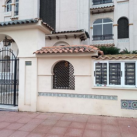 Residencia Alhambra Los Cisnes Τορεβιέχα Εξωτερικό φωτογραφία