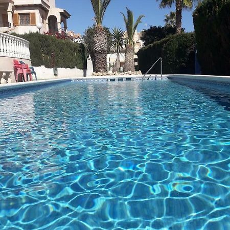 Residencia Alhambra Los Cisnes Τορεβιέχα Εξωτερικό φωτογραφία