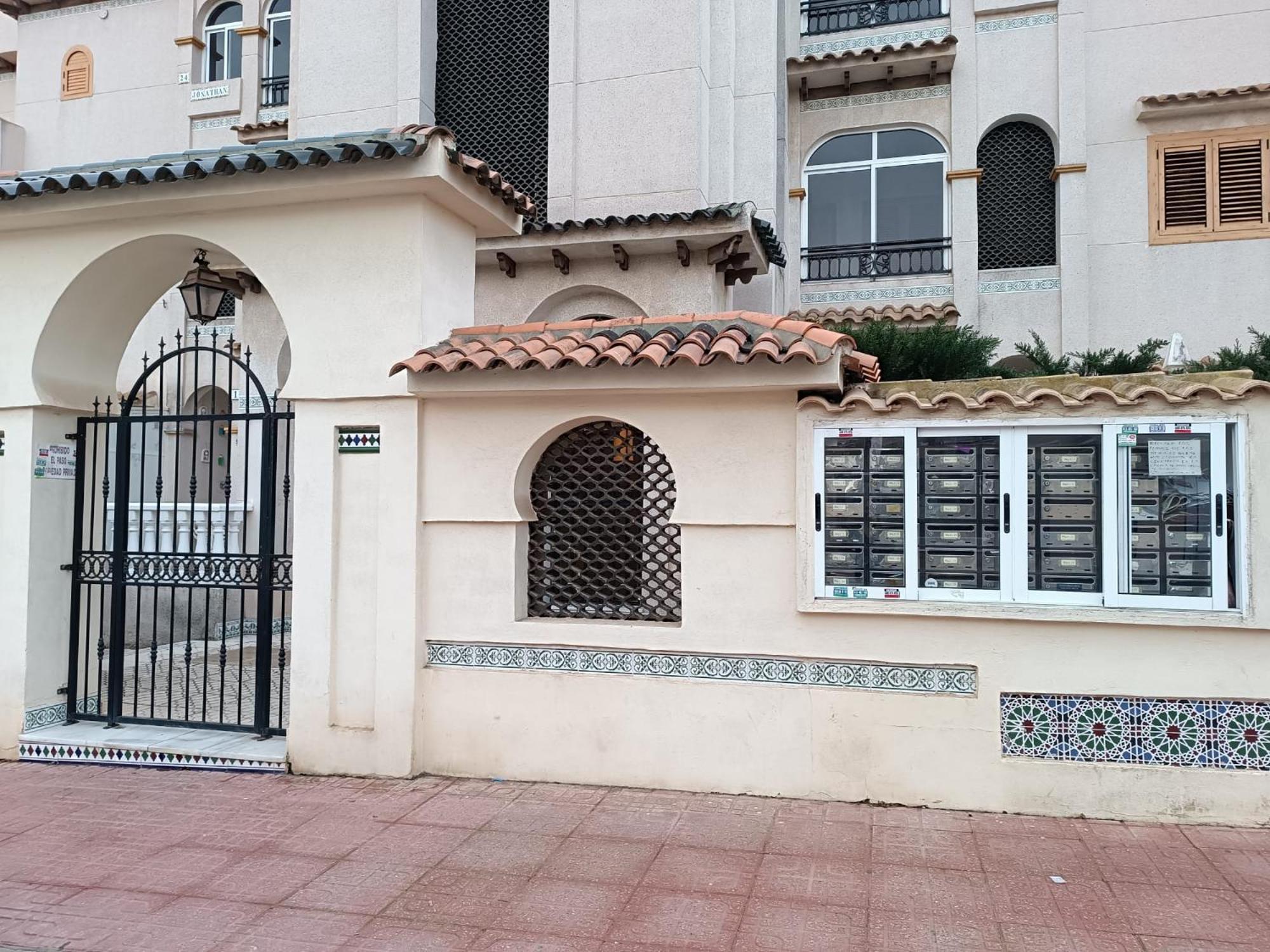 Residencia Alhambra Los Cisnes Τορεβιέχα Εξωτερικό φωτογραφία