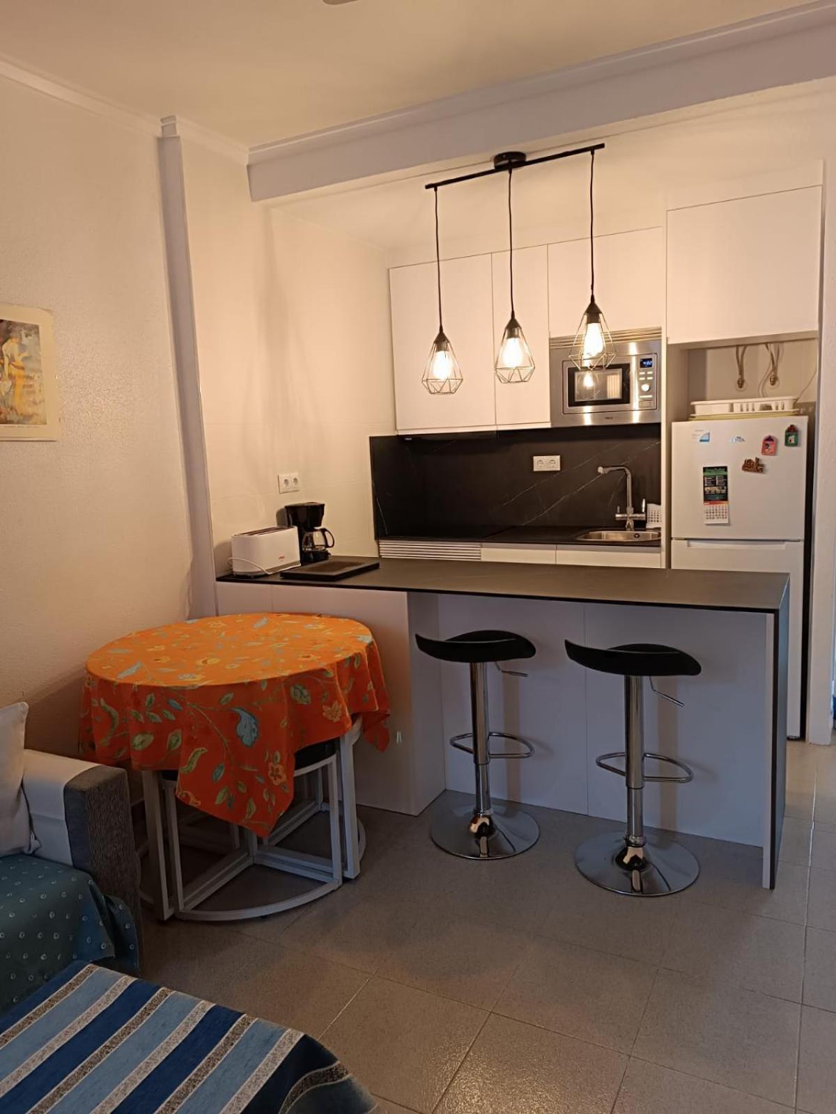 Residencia Alhambra Los Cisnes Τορεβιέχα Εξωτερικό φωτογραφία