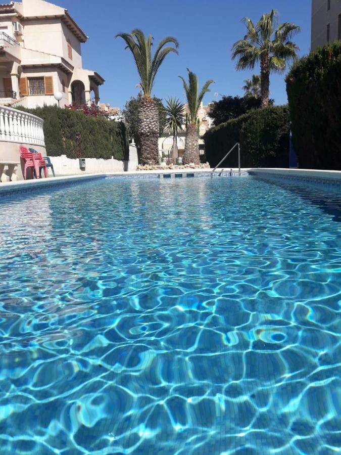 Residencia Alhambra Los Cisnes Τορεβιέχα Εξωτερικό φωτογραφία