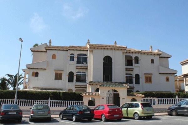Residencia Alhambra Los Cisnes Τορεβιέχα Εξωτερικό φωτογραφία