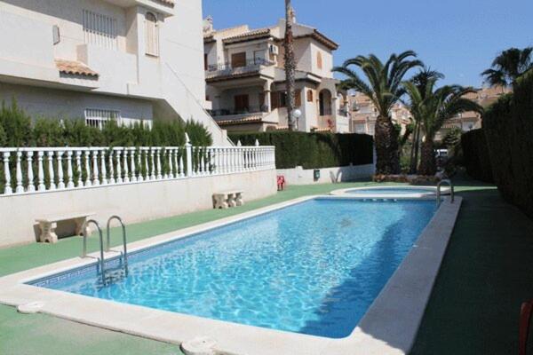 Residencia Alhambra Los Cisnes Τορεβιέχα Εξωτερικό φωτογραφία